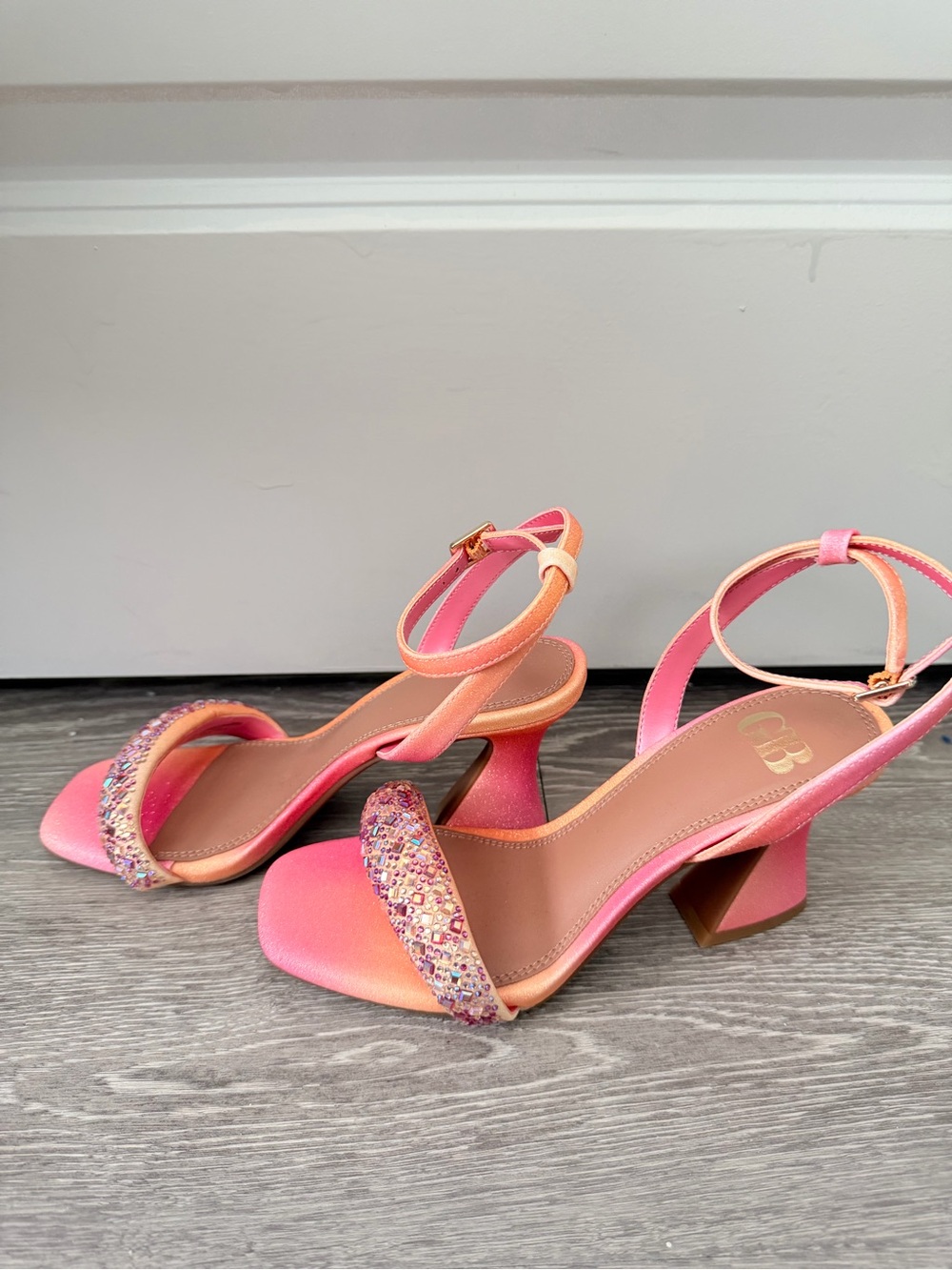 Gianni Bini Embellished Ankle-Strap Sandals in Pink-Orange Ombre Size 5.5 Women - Picture 5 of 6